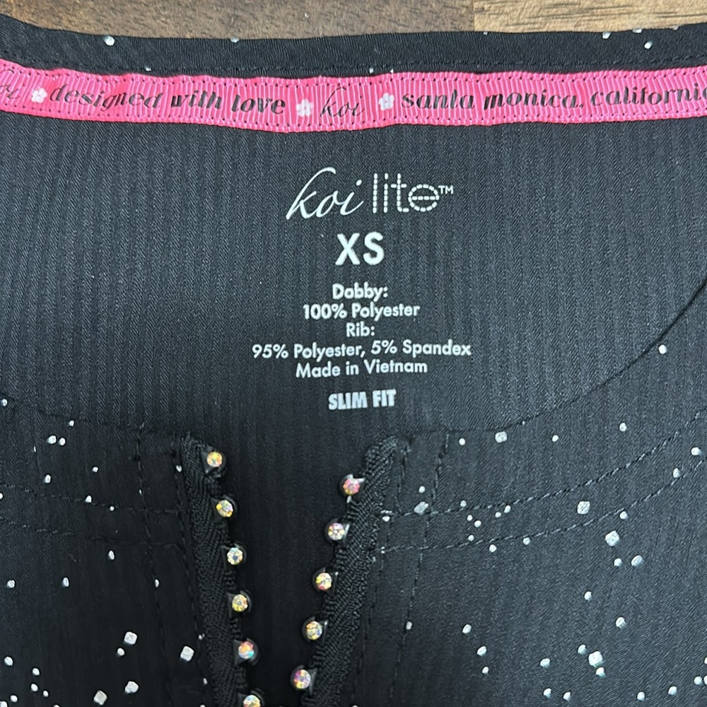 Koi lite glitter Srcub top 
Size xs - Picture 2 of 5